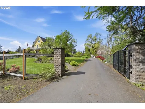 653 S River Road Cottage Grove OR 97424