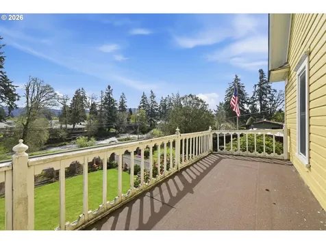 653 S River Road Cottage Grove OR 97424