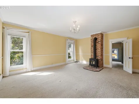 653 S River Road Cottage Grove OR 97424