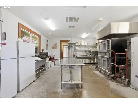 653 S River Road Cottage Grove OR 97424