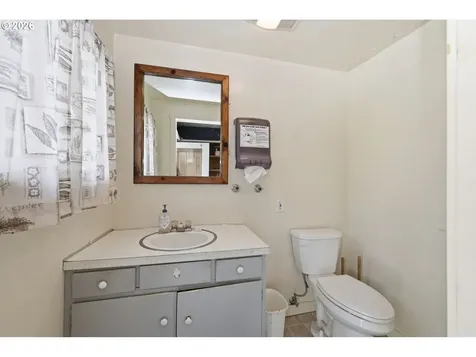 653 S River Road Cottage Grove OR 97424