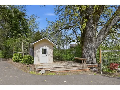 653 S River Road Cottage Grove OR 97424