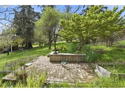 653 S River Road Cottage Grove OR 97424