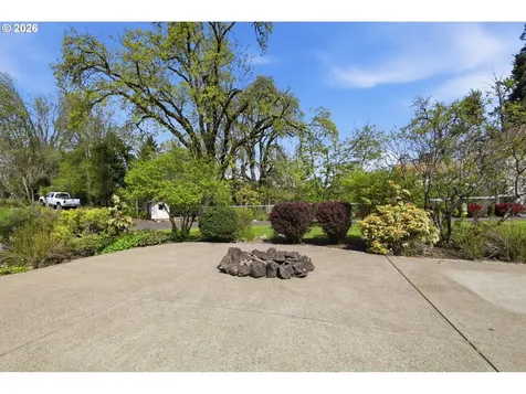 653 S River Road Cottage Grove OR 97424