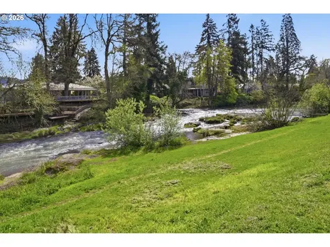 653 S River Road Cottage Grove OR 97424
