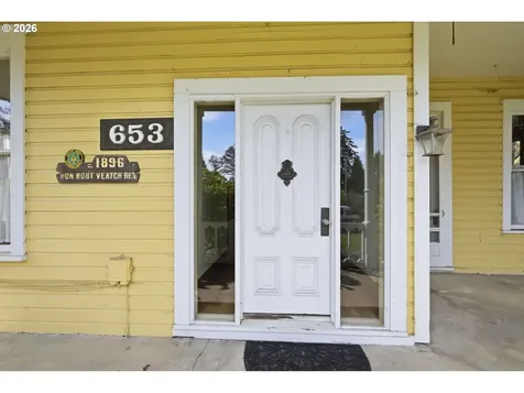 653 S River Road Cottage Grove OR 97424