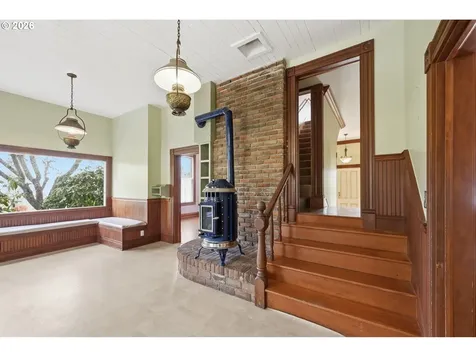 653 S River Road Cottage Grove OR 97424