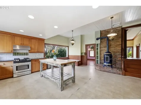 653 S River Road Cottage Grove OR 97424