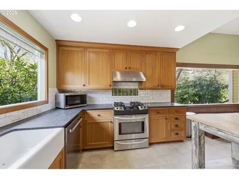 653 S River Road Cottage Grove OR 97424