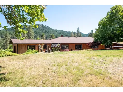1329 Larson Road Roseburg OR 97471