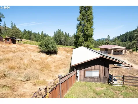 1329 Larson Road Roseburg OR 97471