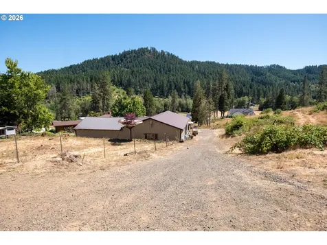 1329 Larson Road Roseburg OR 97471