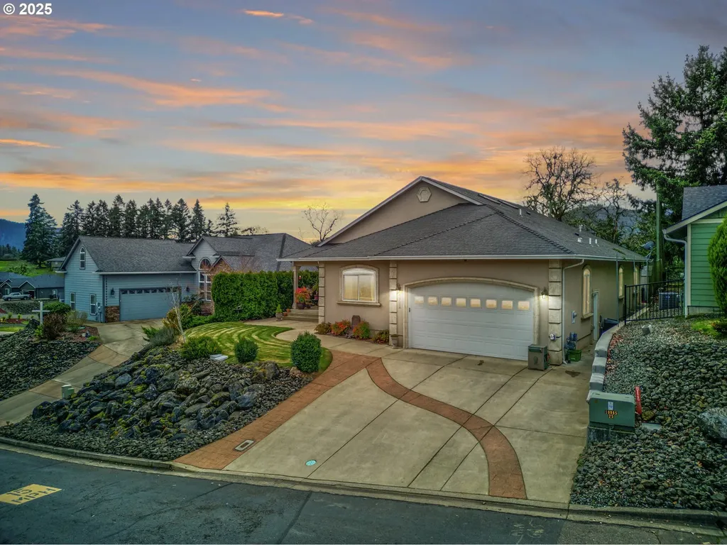 1732 Scardi Boulevard Sutherlin OR 97479