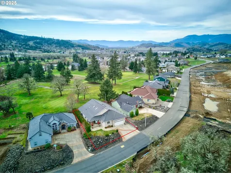 1732 Scardi Boulevard Sutherlin OR 97479