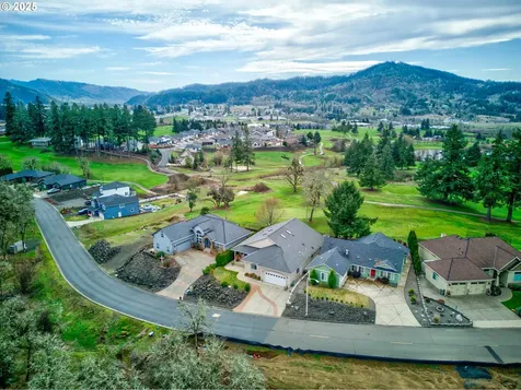 1732 Scardi Boulevard Sutherlin OR 97479