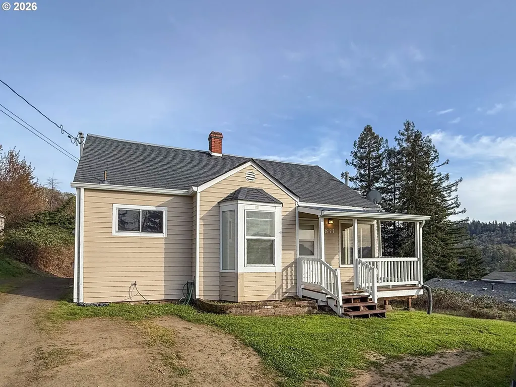 833 NE Jackson Street Roseburg OR 97470