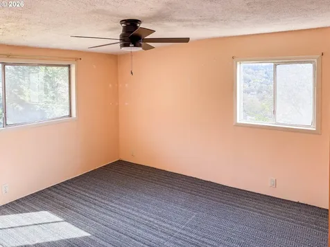 833 NE Jackson Street Roseburg OR 97470
