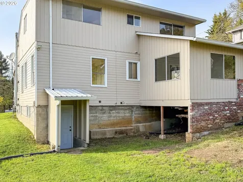 833 NE Jackson Street Roseburg OR 97470