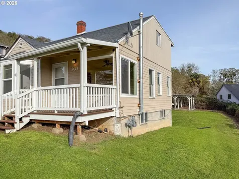 833 NE Jackson Street Roseburg OR 97470