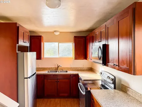 833 NE Jackson Street Roseburg OR 97470