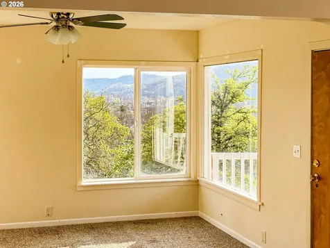 833 NE Jackson Street Roseburg OR 97470