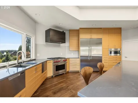 2470 Summit Court Lake Oswego OR 97034