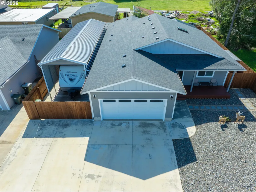 829 Jacobson Way Lakeside OR 97449
