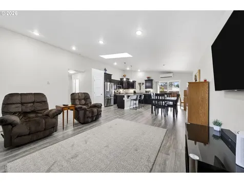 829 Jacobson Way Lakeside OR 97449