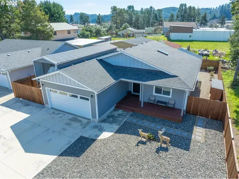 829 Jacobson Way Lakeside OR 97449
