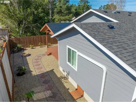 829 Jacobson Way Lakeside OR 97449
