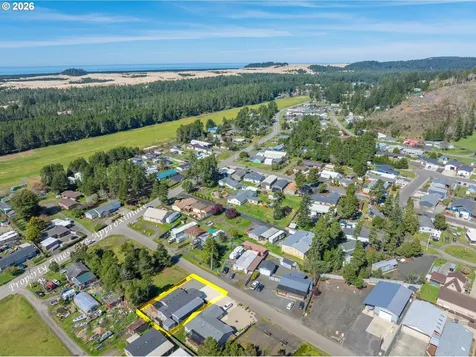 829 Jacobson Way Lakeside OR 97449