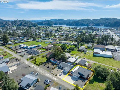 829 Jacobson Way Lakeside OR 97449