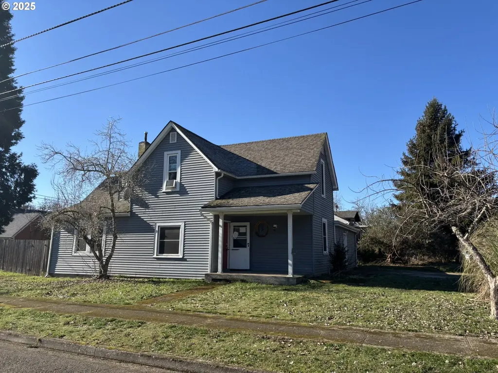 243 N G Street Cottage Grove OR 97424