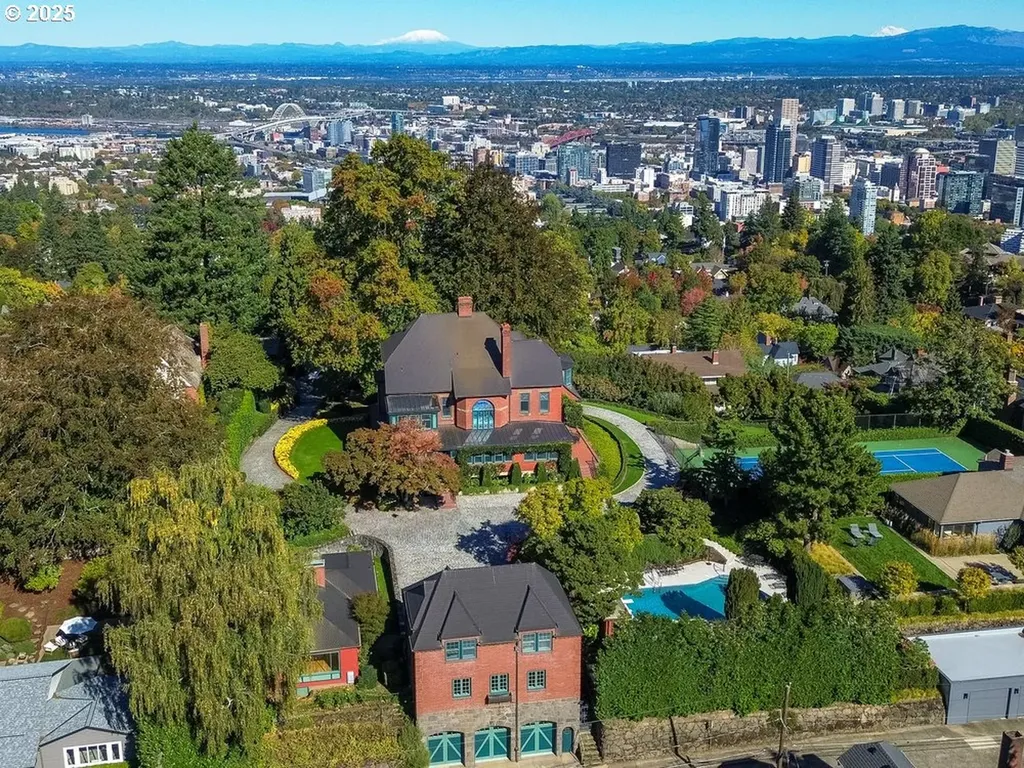 1816 SW Hawthorne Terrace Portland OR 97201