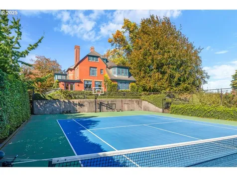 1816 SW Hawthorne Terrace Portland OR 97201
