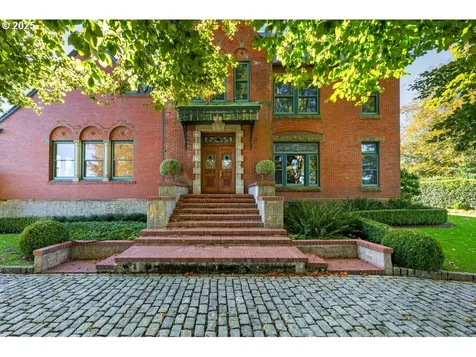 1816 SW Hawthorne Terrace Portland OR 97201