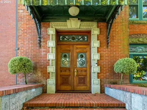 1816 SW Hawthorne Terrace Portland OR 97201