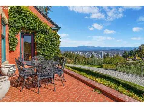 1816 SW Hawthorne Terrace Portland OR 97201