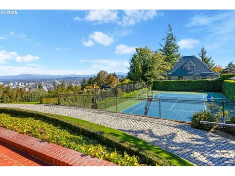 1816 SW Hawthorne Terrace Portland OR 97201