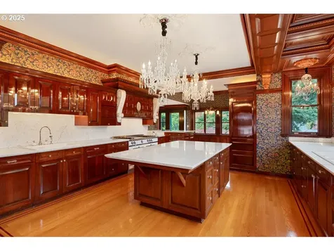 1816 SW Hawthorne Terrace Portland OR 97201