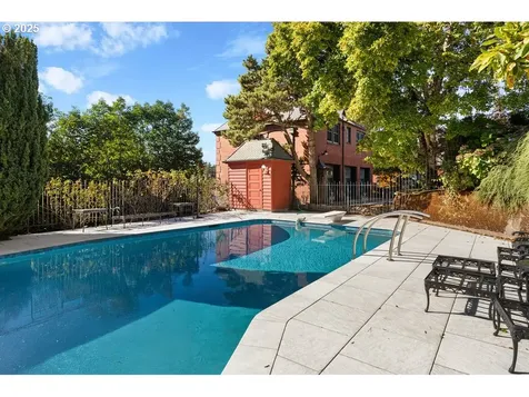 1816 SW Hawthorne Terrace Portland OR 97201
