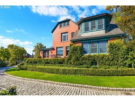 1816 SW Hawthorne Terrace Portland OR 97201