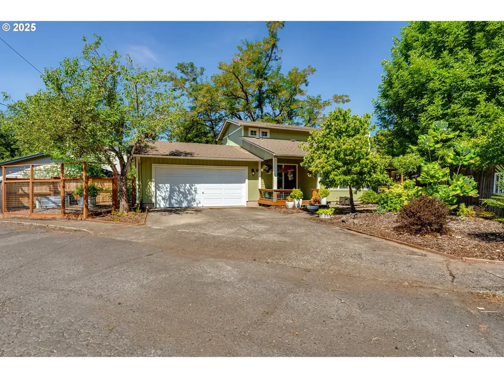 4117 E Amazon Drive Eugene OR 97405