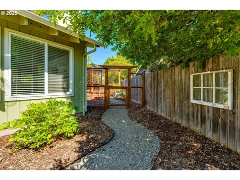 4117 E Amazon Drive Eugene OR 97405