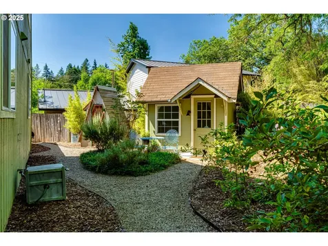 4117 E Amazon Drive Eugene OR 97405