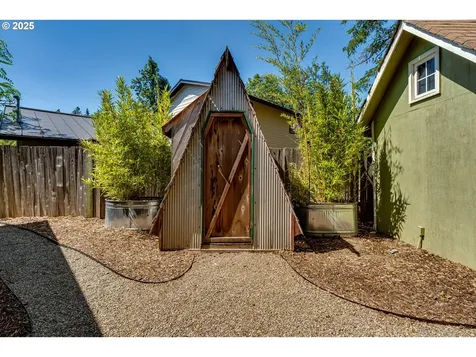 4117 E Amazon Drive Eugene OR 97405