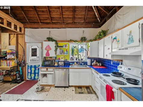 2671 Sheridan Avenue North Bend OR 97459