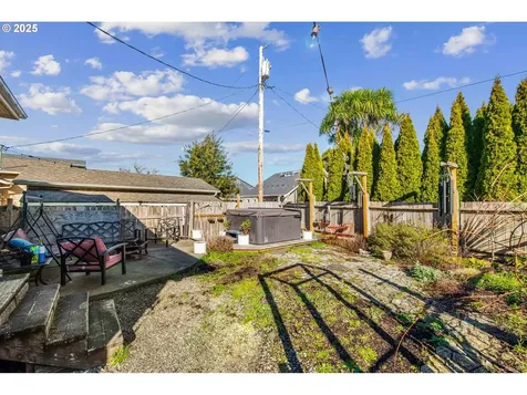 2671 Sheridan Avenue North Bend OR 97459