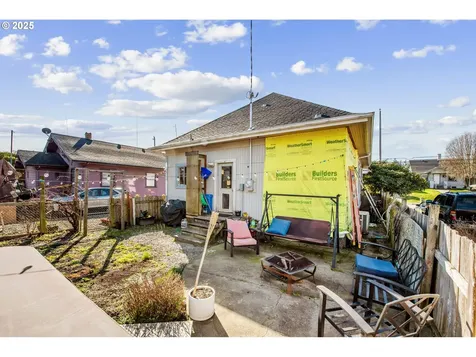 2671 Sheridan Avenue North Bend OR 97459