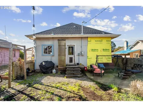 2671 Sheridan Avenue North Bend OR 97459